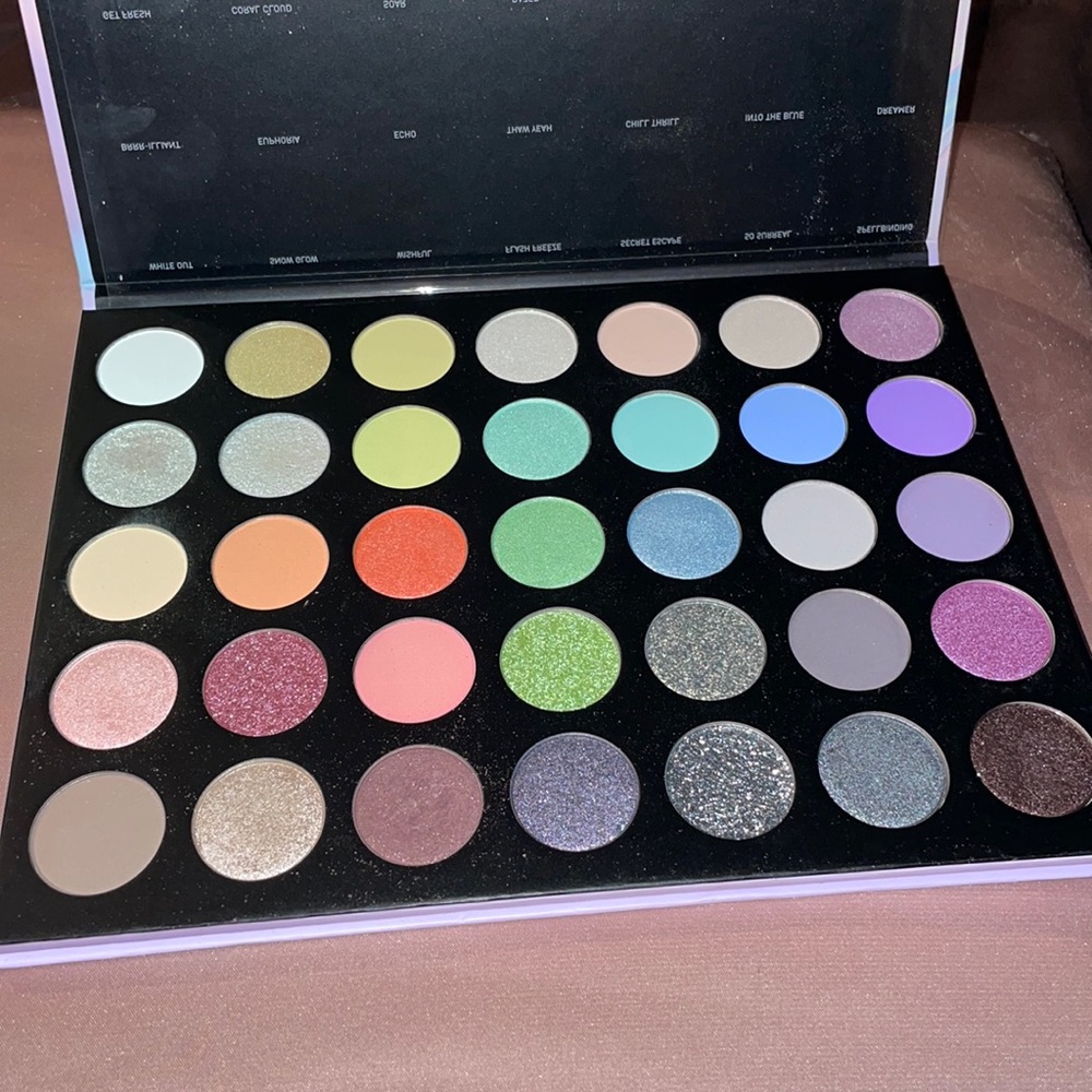 351 ICY FANTASY Morphe Artistry Palette
